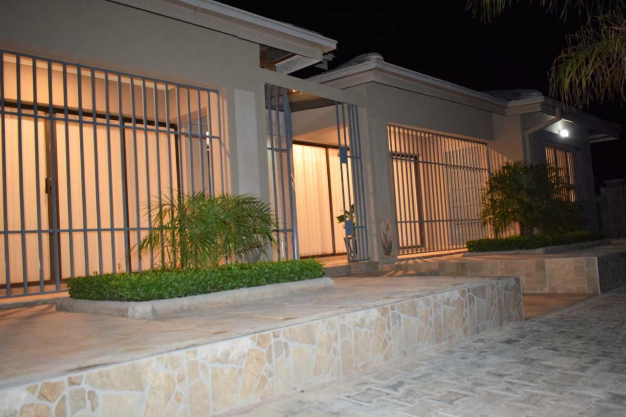 Grey Oak Holiday House Bulawayo Exterior photo